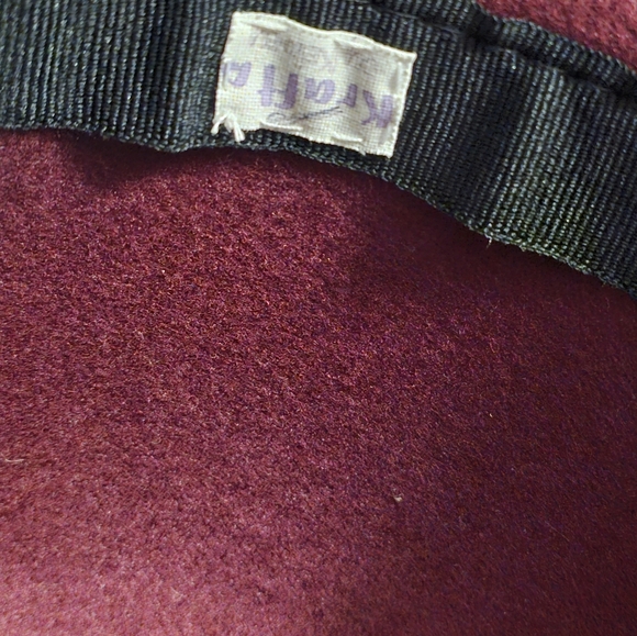 Krafts by Kelly set of 2 womens hats euc - Picture 3 of 15